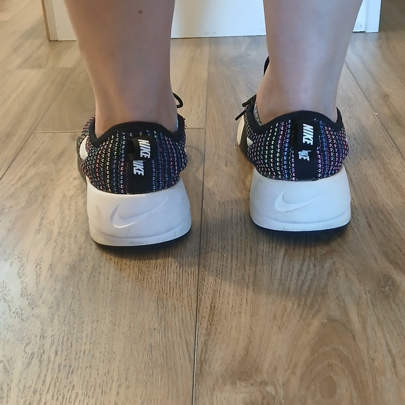 Nike Black Multi-Color Sneakers - Picture 6 of 9